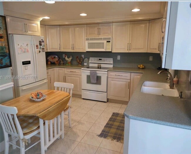 Building Photo - 1600 S Ocean Dr