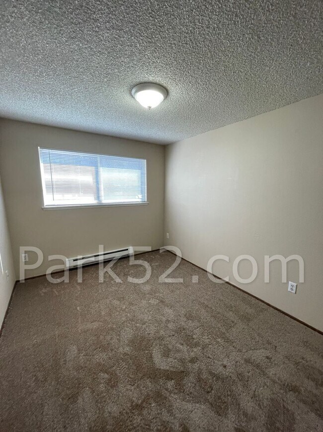 Building Photo - Lower Level - 2 Bed 1 Bath Apartment in Orchard Park Estates