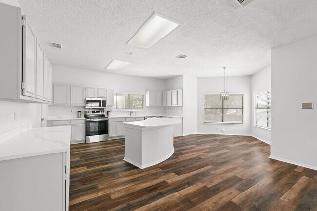 Building Photo - MOVE-IN READY REMODELED RENTAL HOME LOCATED IN NORTHWEST CROSSING