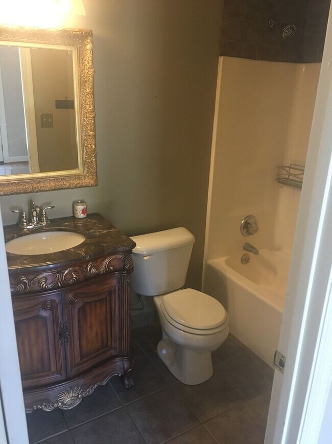 Building Photo - Nice 2/2 Home in West Rome $1095