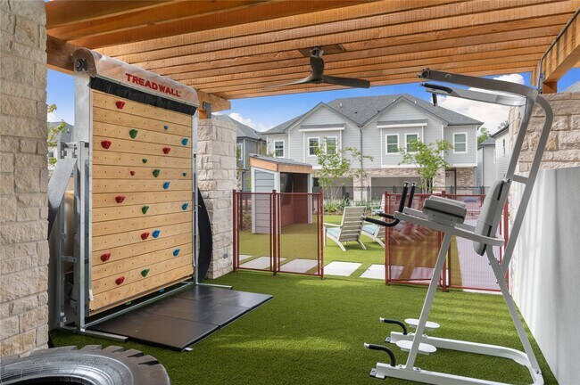 Building Photo - 28325 Birnham Woods Dr