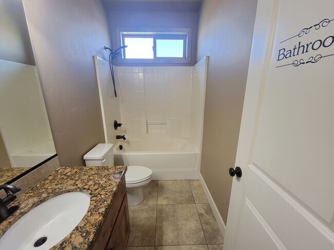 Building Photo - Luxurious 4-Bed Richland Home with Pool, H...