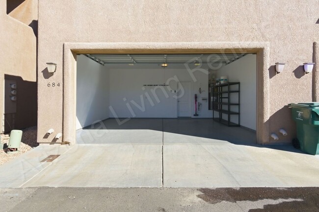 Building Photo - CENTRALLY LOCATED LA COSTA TOWNHOME