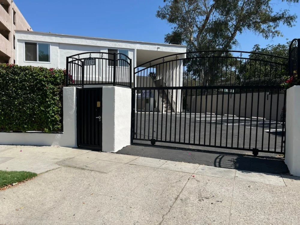 Building Photo - 5819 Carlton Way