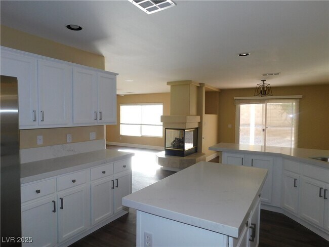 Building Photo - 10855 Carberry Hill St