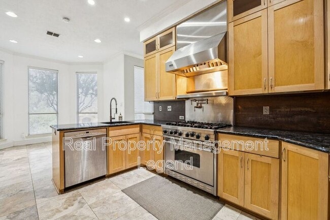 Building Photo - 618 Knollwood Dr
