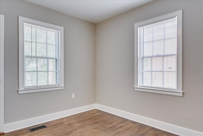 Building Photo - 2214 Breckenbridge Ave