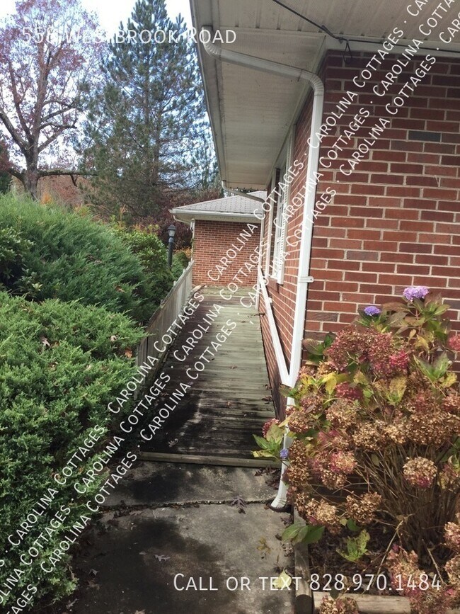 Building Photo - 558 Westbrook Rd