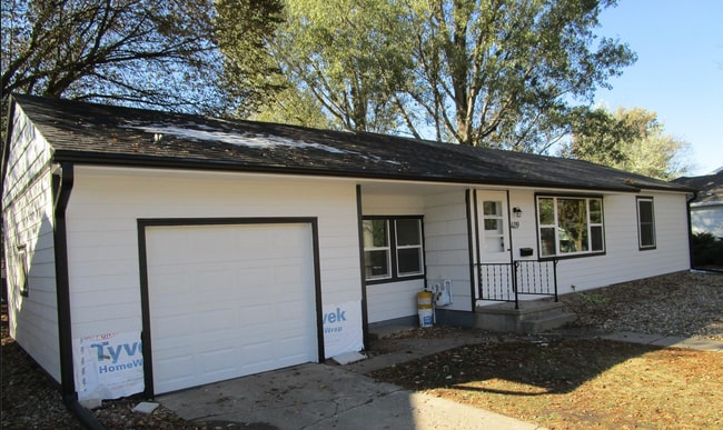 Primary Photo - 409 Linden Ave