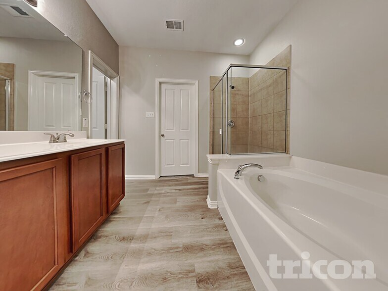 Building Photo - 2413 Castle Creek Dr