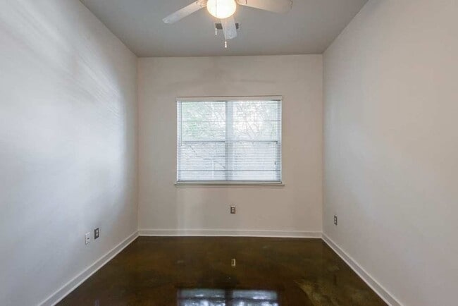 Building Photo - Awesome 1BE/1BA unit at Bristol West End!