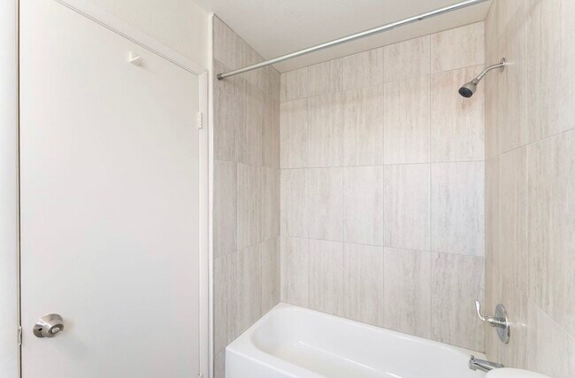 Building Photo - 200 Bel Port Dr