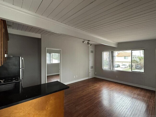 Building Photo - 3815 Vermont St