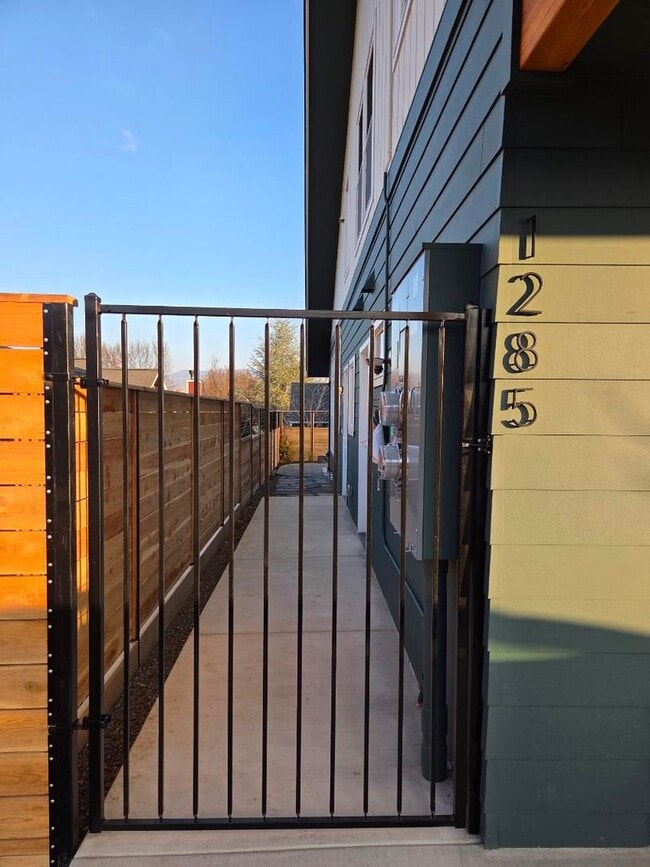 Building Photo - New Apartment in Central Ashland Location | Available Now!