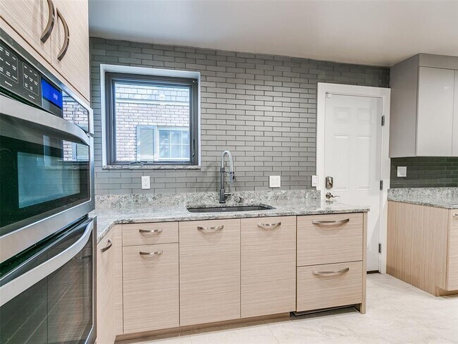 Building Photo - 6505 Avondale Dr