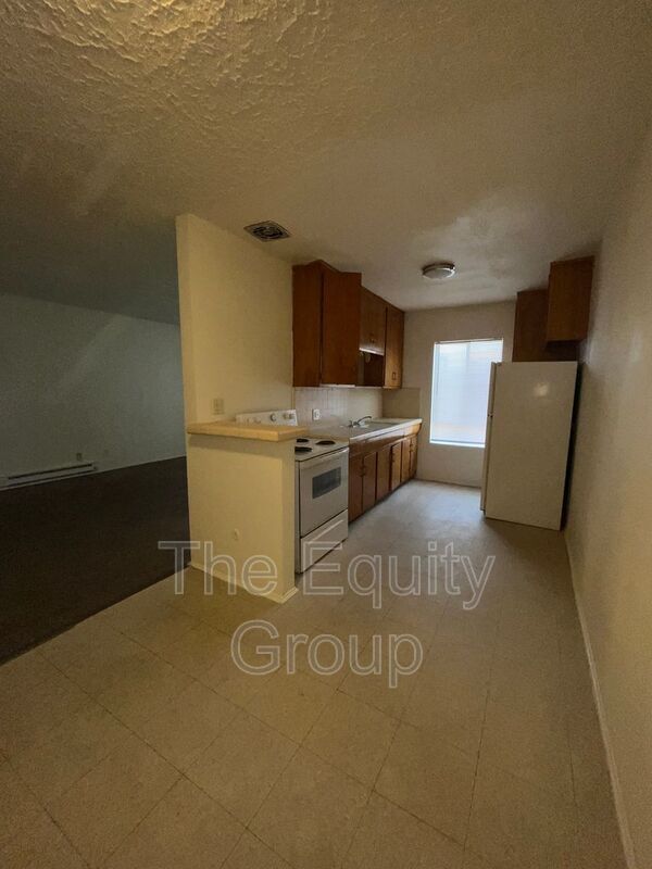 Building Photo - 570 S Richmond Ave