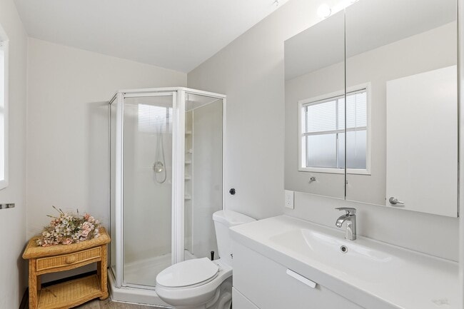 Building Photo - Bright & Comfortable Home with Private Patio and Covered Parking