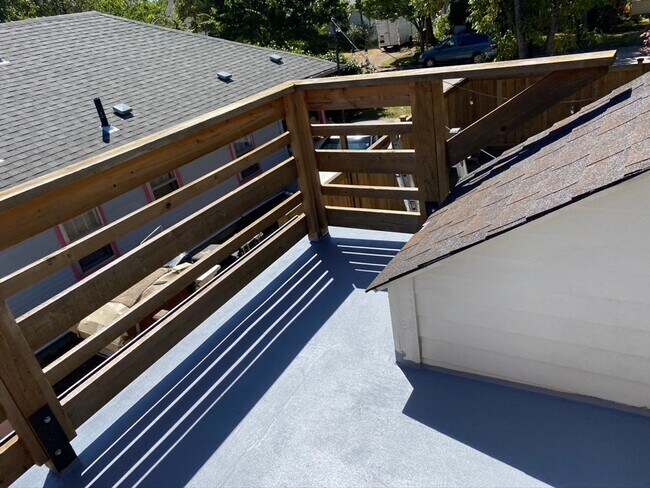 Building Photo - 3 Bedroom 2 bath home Whiteaker home near parks