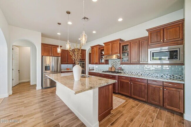 Building Photo - 3930 E Iris Dr