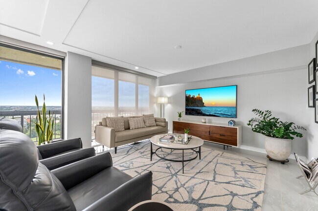 Building Photo - 1900 Consulate Pl