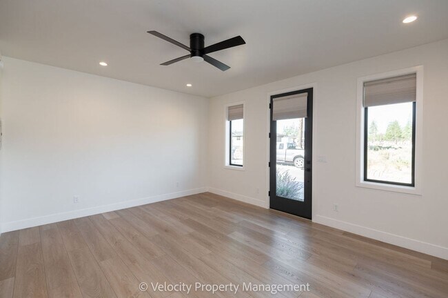 Building Photo - 3344 NW Celilo Ln