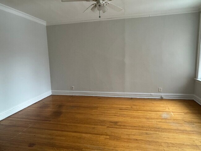 Building Photo - 5453 S Everett Ave