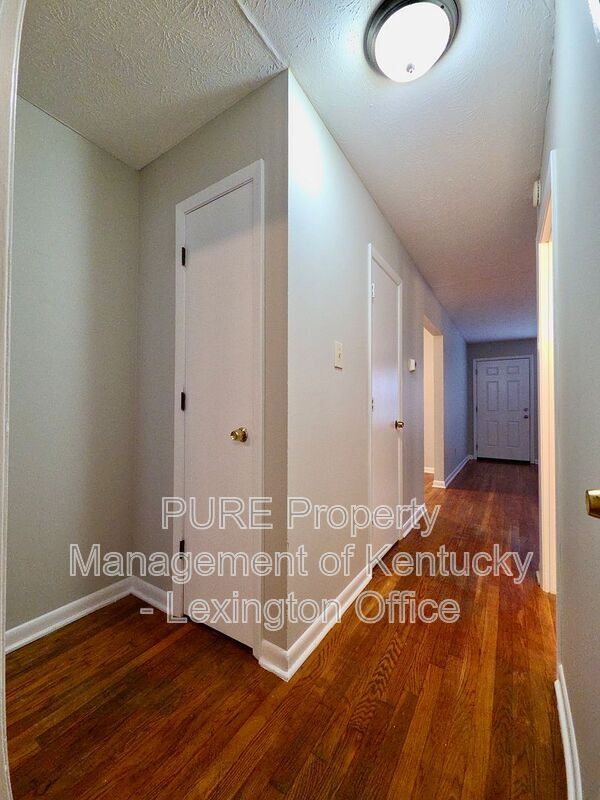 Building Photo - 304 Radcliffe Rd