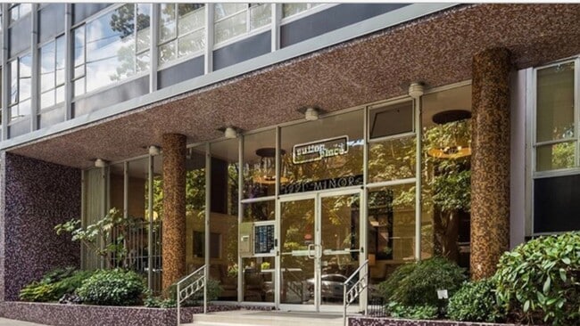 Building Photo - Light and Bright 1 bedroom 1 bath condo first hill