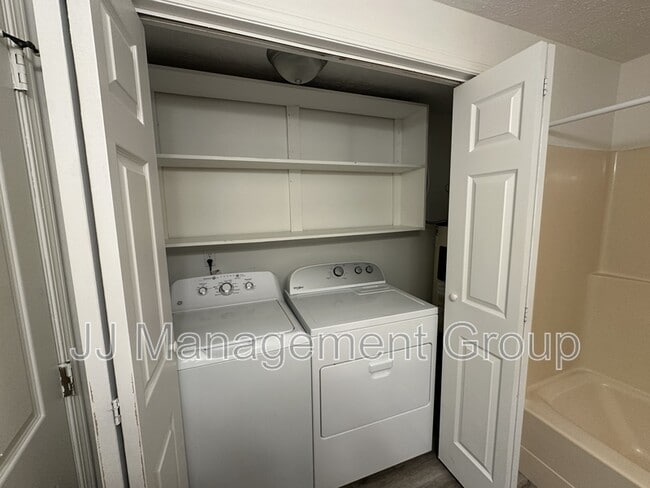 Building Photo - 1223 2nd St