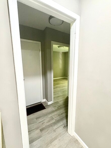 Entry Area - easy access to surrounding rooms. - 125 Trio Ln