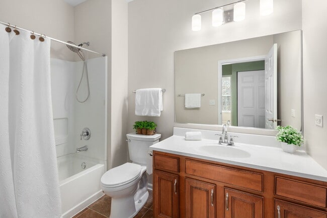 Building Photo - 1607 Millbrook Dr