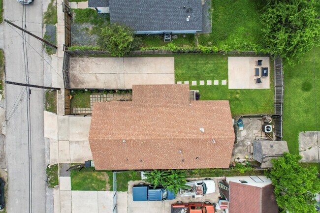 Building Photo - 1121 Panama St