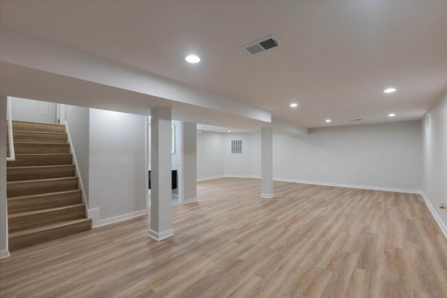 Building Photo - 4538 Dempster St