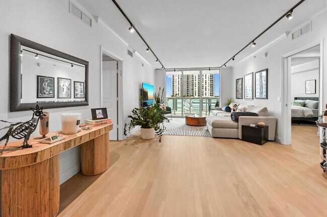 Building Photo - 350 SE 2nd St