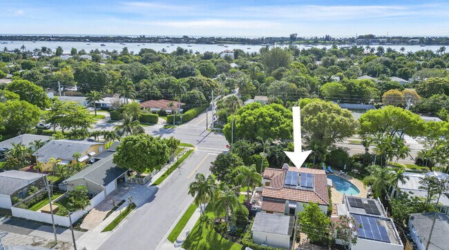 Building Photo - 400 33rd St