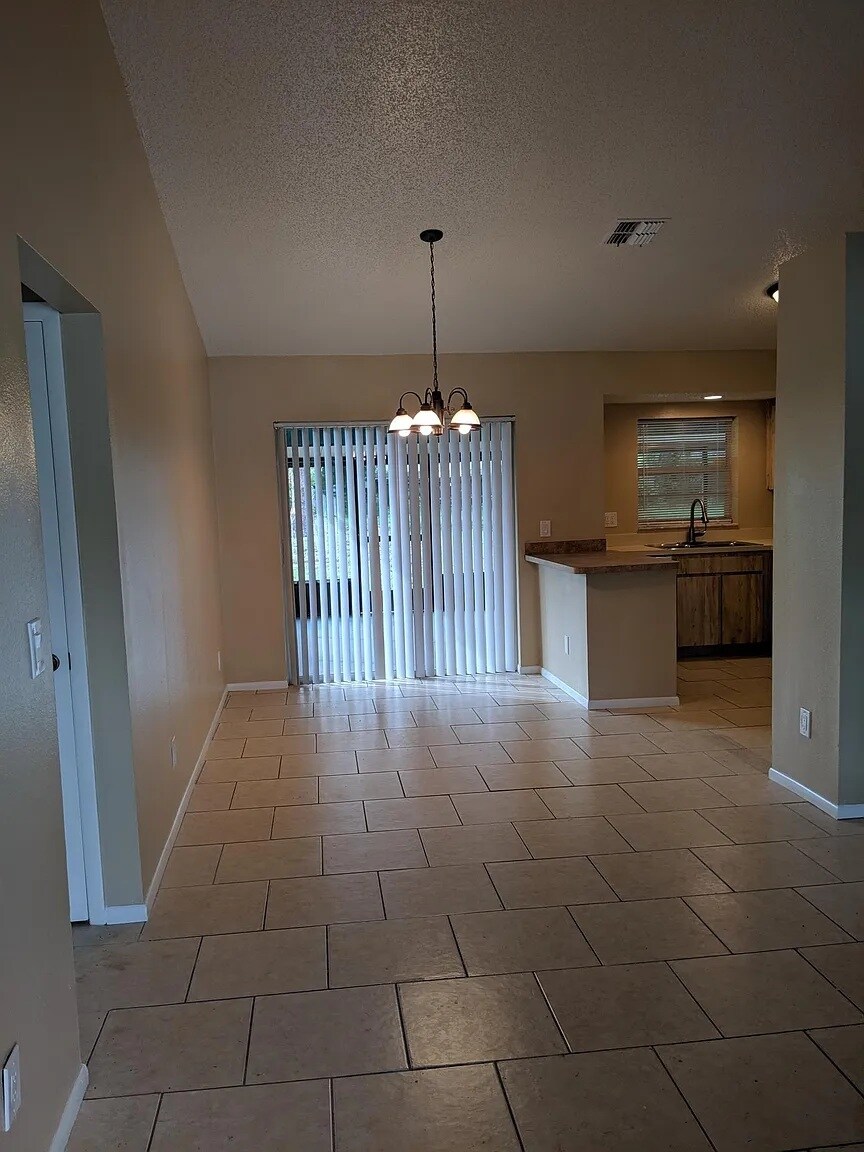 Building Photo - 3320 Barnsdale Dr