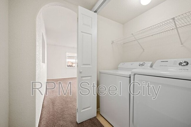 Building Photo - 1014 Pinecrest Dr