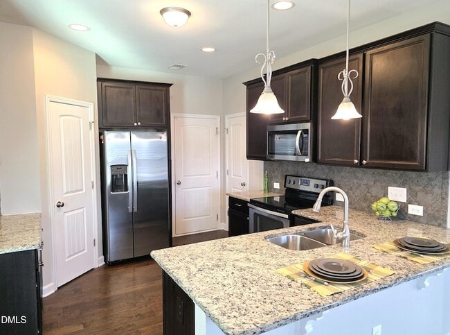 Building Photo - 281 E Webber Ln