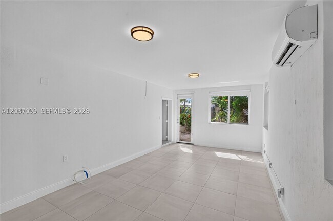 Building Photo - 1055 SW 12th St
