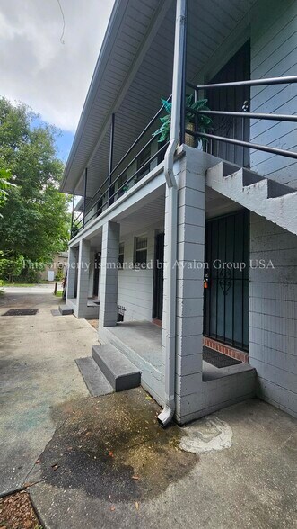 Building Photo - 1459 W 20th St