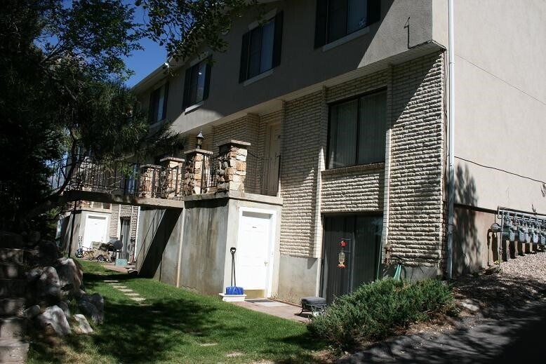 Building Photo - 720 East Side Dr