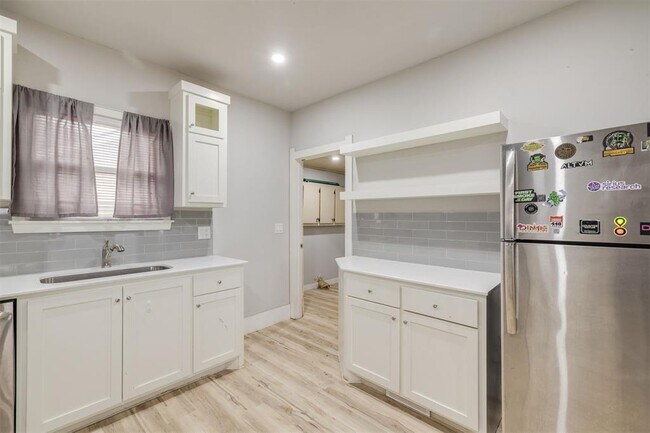 Building Photo - 726 NW 24th St