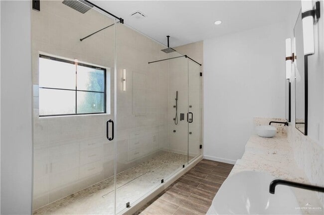 Building Photo - 23 Davis Rd