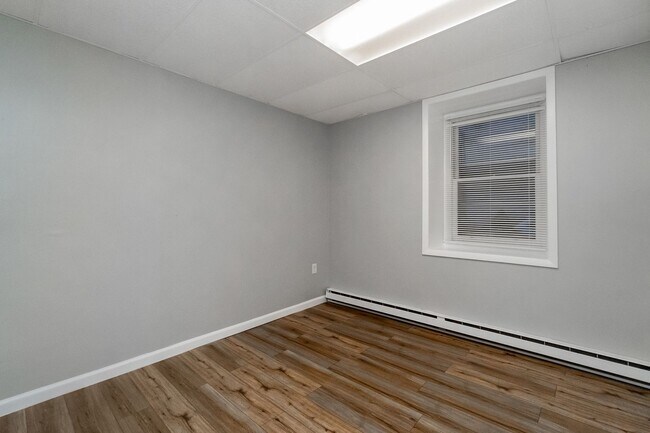 Building Photo - 137-139 Main St