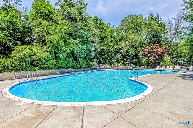 Building Photo - 91 Strawberry Hill Ave