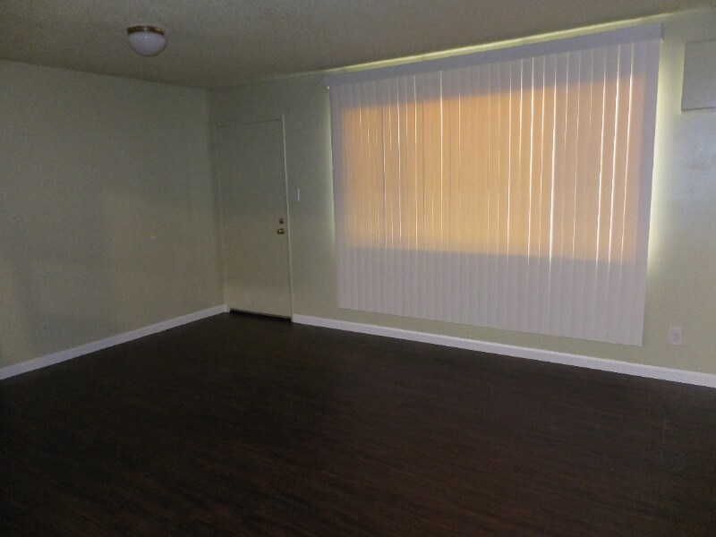 Building Photo - 6890 N Paramount Blvd