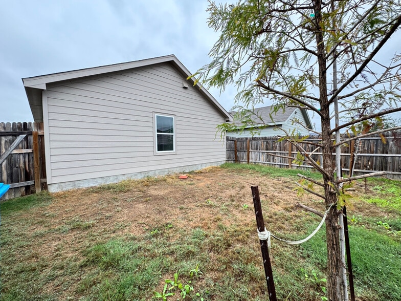 Building Photo - 13838 Ostrich Run