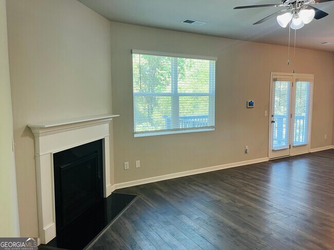 Building Photo - 138 Silver Birch Pass