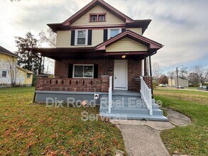 Building Photo - 63 Hallwood Ave