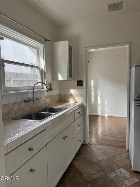 Building Photo - 2084 E Washington Blvd